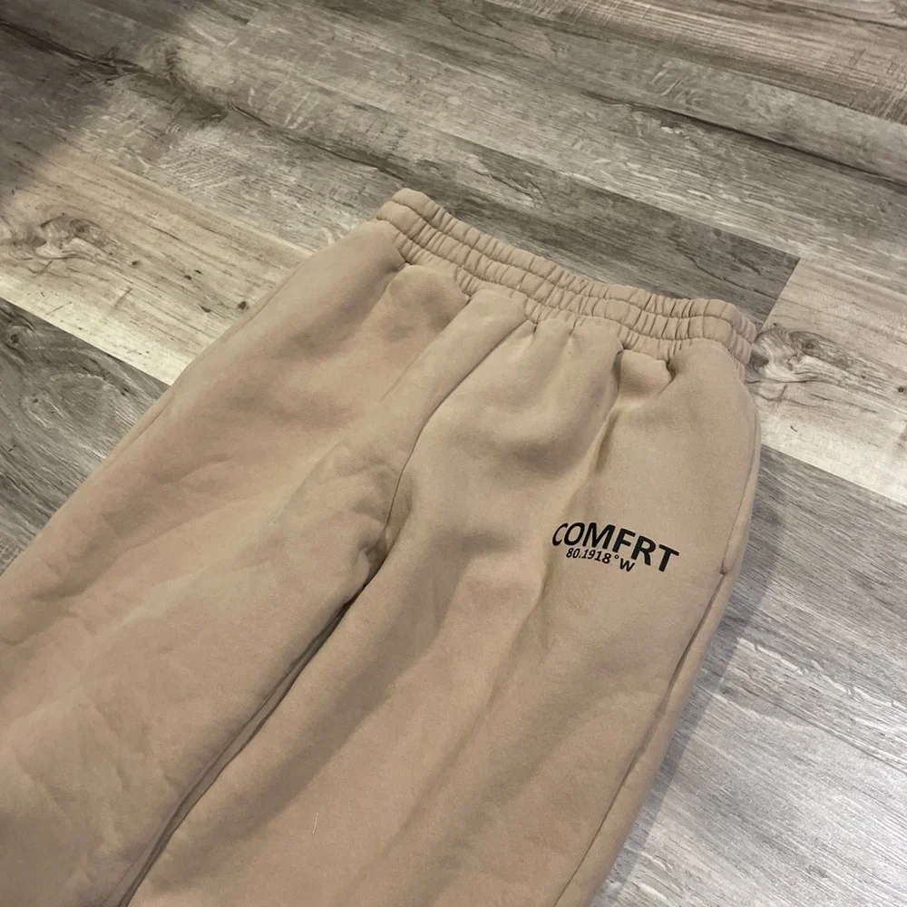 Tan comfrt sweatpants - Picture 2 of 3